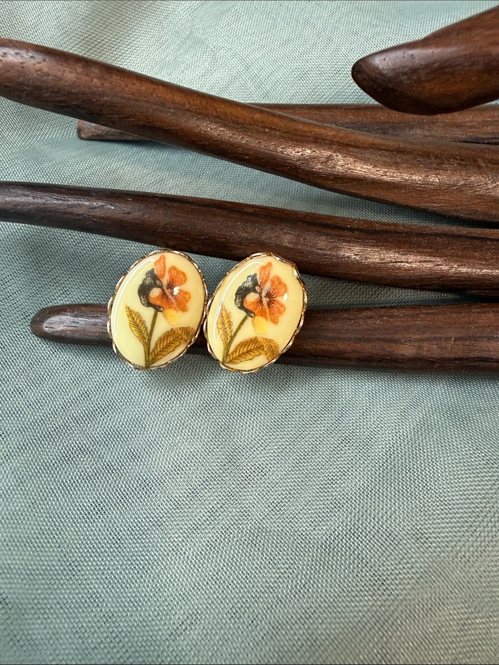 Vintage Floral Oval screw back Earrings - Yellow & Orange